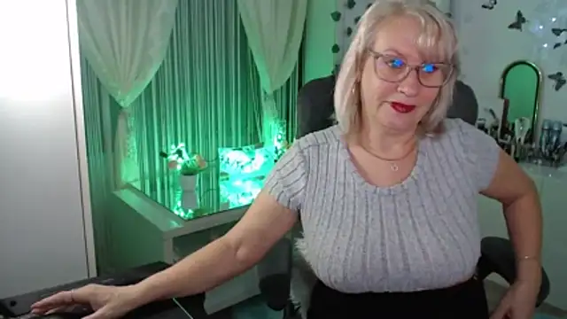 Ghertrude52 online show from January 14, 2026, 4:05 am