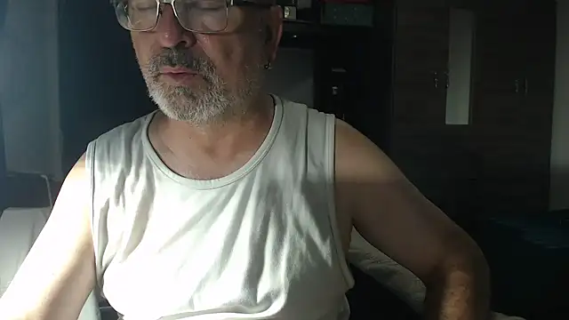 Snapshot of ferdinad20 chatting on October 21, 2025, 4:17 pm ferdinad20 online show from October 21, 2025, 4:17 pm