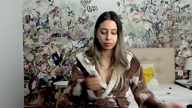 Snapshot of RoseDiamond06 chatting on October 2, 2025, 12:30 pm RoseDiamond06 online show from October 2, 2025, 12:30 pm