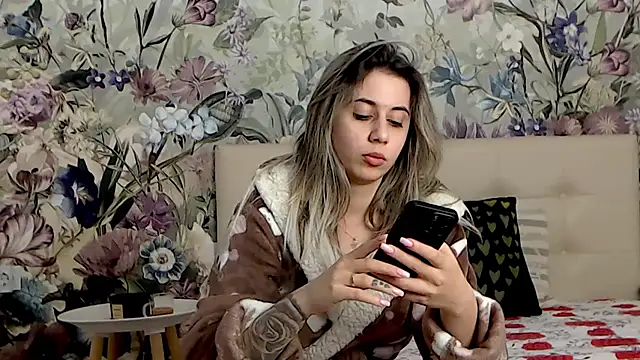 Snapshot of RoseDiamond06 chatting on March 19, 2025, 7:06 pm RoseDiamond06 online show from March 19, 2025, 7:06 pm