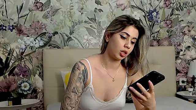 Snapshot of RoseDiamond06 chatting on March 13, 2025, 9:37 pm RoseDiamond06 online show from March 13, 2025, 9:37 pm