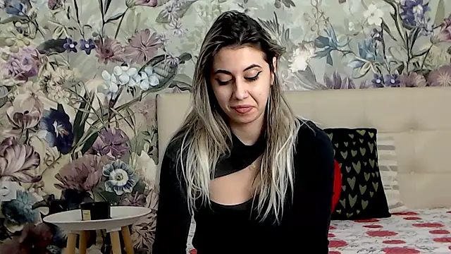 Snapshot of RoseDiamond06 chatting on March 17, 2025, 7:48 pm RoseDiamond06 online show from March 17, 2025, 7:48 pm