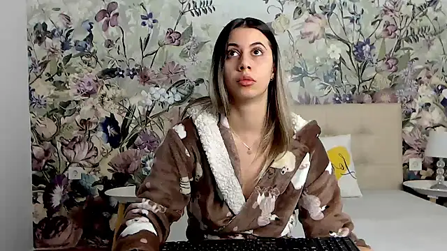 Snapshot of RoseDiamond06 chatting on October 5, 2025, 3:25 pm RoseDiamond06 online show from October 5, 2025, 3:25 pm