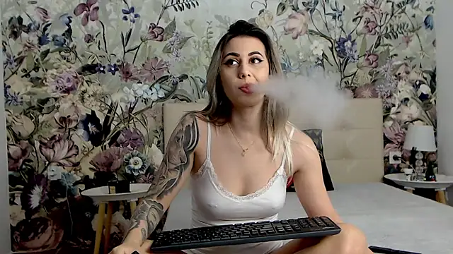 Snapshot of RoseDiamond06 chatting on March 13, 2025, 1:29 pm RoseDiamond06 online show from March 13, 2025, 1:29 pm