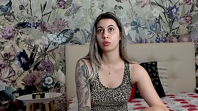 Snapshot of RoseDiamond06 chatting on March 21, 2025, 5:32 am RoseDiamond06 online show from March 21, 2025, 5:32 am