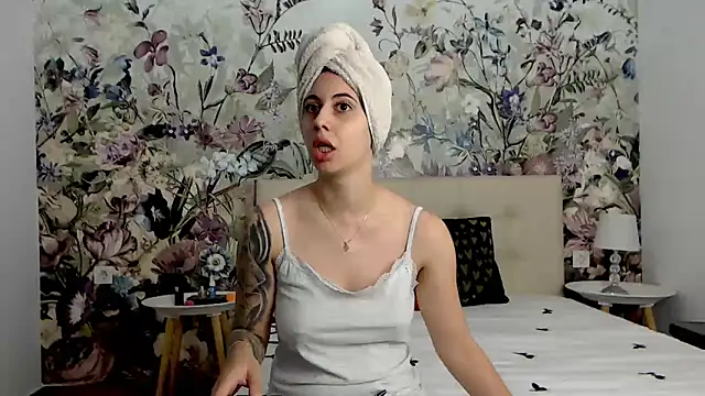 Snapshot of RoseDiamond06 chatting on October 1, 2025, 10:30 am RoseDiamond06 online show from October 1, 2025, 10:30 am