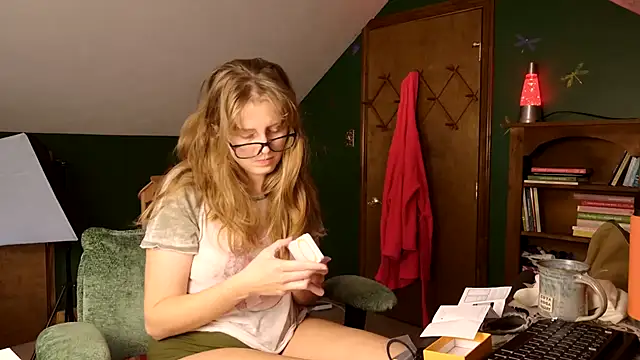 Snapshot of naturestwisted chatting on November 11, 2025, 4:02 pm naturestwisted online show from November 11, 2025, 4:02 pm