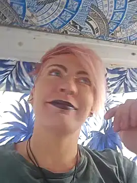 Snapshot of PinkTheHawk chatting on January 23, 2025, 10:22 pm PinkTheHawk online show from January 23, 2025, 10:22 pm