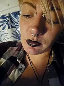 Snapshot of PinkTheHawk chatting on January 23, 2025, 11:04 am PinkTheHawk online show from January 23, 2025, 11:04 am