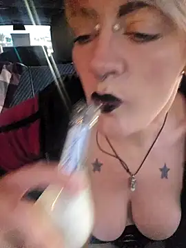 Snapshot of PinkTheHawk chatting on January 23, 2025, 7:54 am PinkTheHawk online show from January 23, 2025, 7:54 am