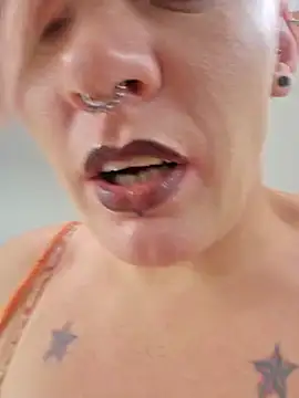 Snapshot of PinkTheHawk chatting on January 17, 2025, 4:06 am PinkTheHawk online show from January 17, 2025, 4:06 am