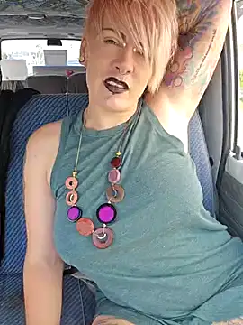 Snapshot of PinkTheHawk chatting on January 24, 2025, 9:58 pm PinkTheHawk online show from January 24, 2025, 9:58 pm