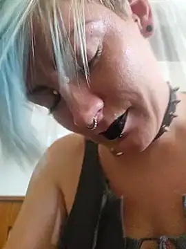 Snapshot of PinkTheHawk chatting on January 7, 2025, 1:17 am PinkTheHawk online show from January 7, 2025, 1:17 am