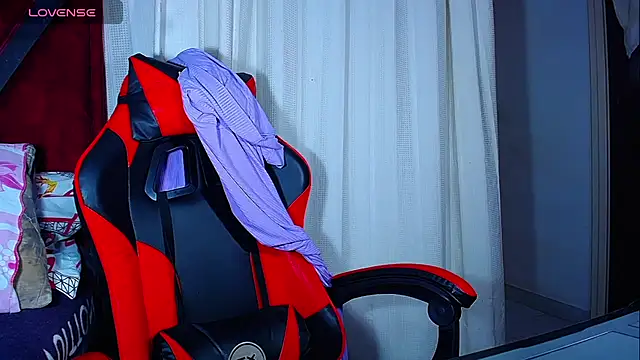 DanisaBrown online show from December 5, 2025, 2:04 pm