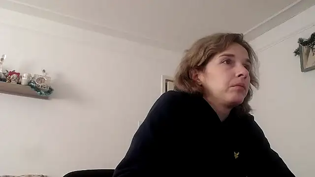 Snapshot of SexxyLety chatting on December 17, 2025, 10:42 am SexxyLety online show from December 17, 2025, 10:42 am