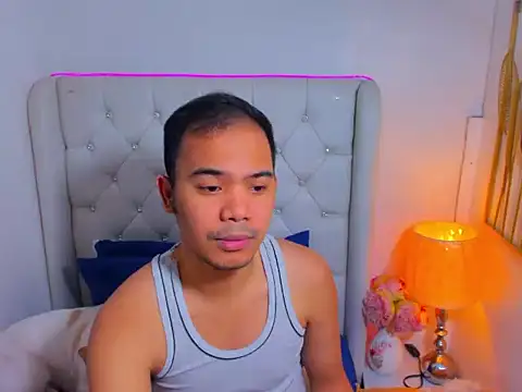 Snapshot of AsianZero chatting on May 18, 2026, 6:23 pm AsianZero online show from May 18, 2026, 6:23 pm