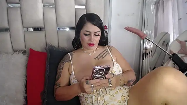 Snapshot of chelaqueen_ chatting on October 10, 2025, 8:42 pm chelaqueen online show from October 10, 2025, 8:42 pm