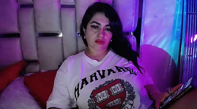 Snapshot of chelaqueen_ chatting on March 15, 2025, 3:51 am chelaqueen online show from March 15, 2025, 3:51 am