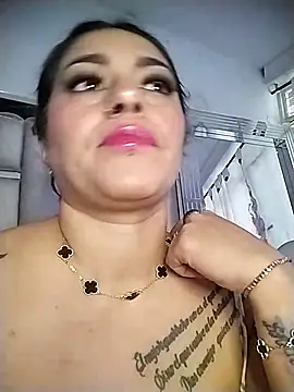 Snapshot of chelaqueen_ chatting on November 5, 2025, 8:56 pm chelaqueen online show from November 5, 2025, 8:56 pm