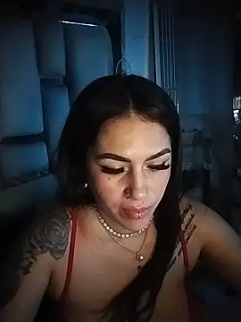 chelaqueen  online show from May 15, 2026, 11:47 pm