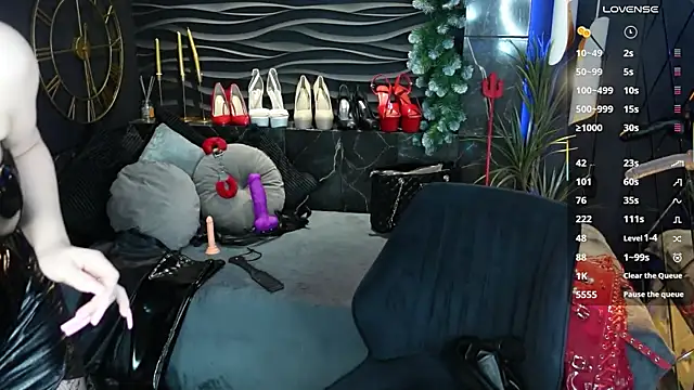 MistressDarsy online show from January 13, 2026, 2:32 pm