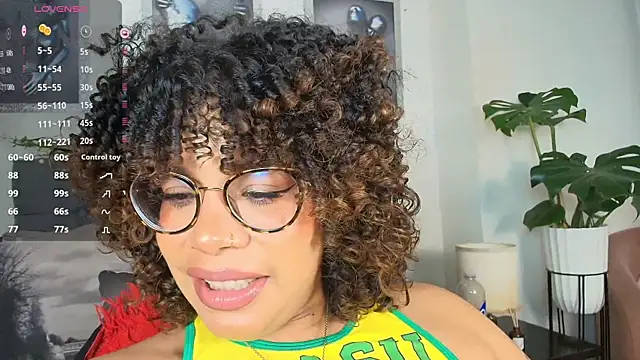 Snapshot of valerieharris chatting on July 19, 2026, 4:43 am valerieharris online show from July 19, 2026, 4:43 am