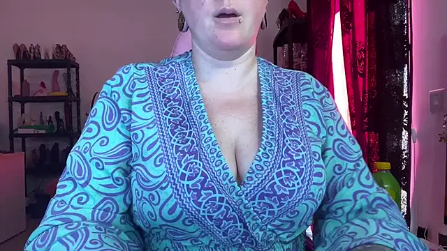 kisicaxx online show from July 8, 2026, 7:31 am