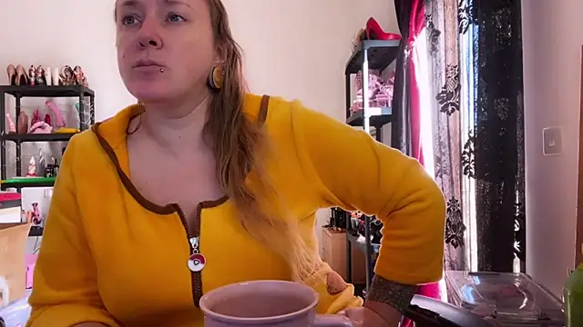 kisicaxx online show from November 21, 2025, 8:46 am