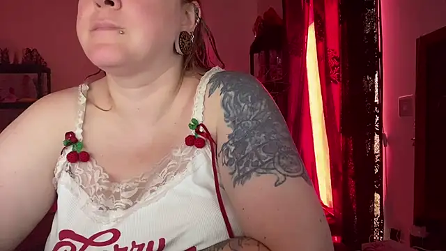 kisicaxx online show from July 15, 2026, 7:48 am