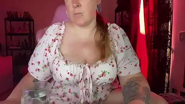 kisicaxx online show from July 7, 2026, 6:47 am