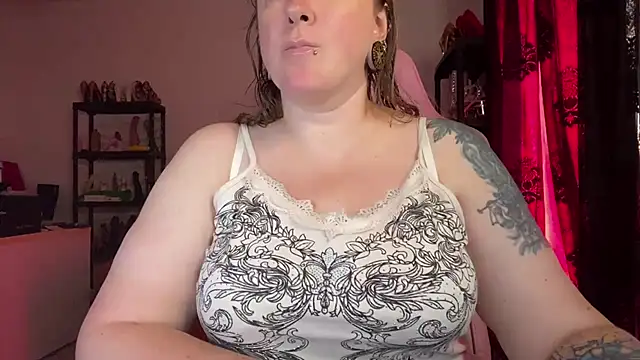 kisicaxx online show from July 18, 2026, 8:56 am