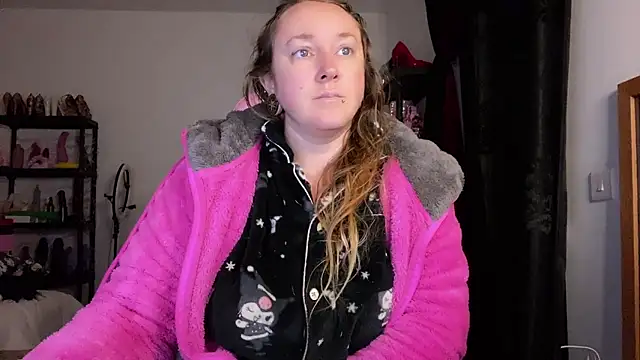 kisicaxx online show from January 14, 2026, 4:38 am