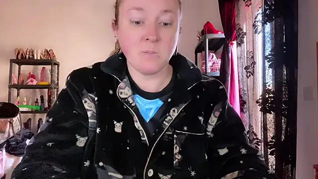 kisicaxx online show from February 23, 2026, 2:17 pm