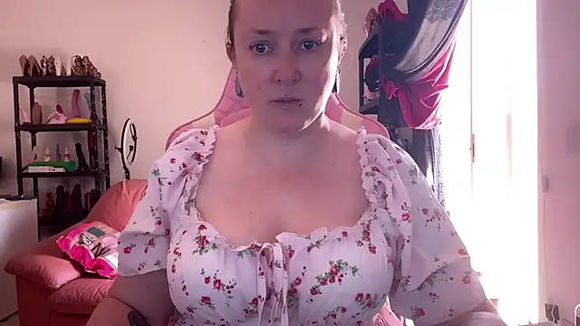 kisicaxx online show from July 16, 2026, 10:12 am