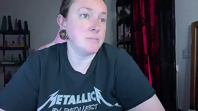 kisicaxx online show from July 24, 2026, 4:58 pm