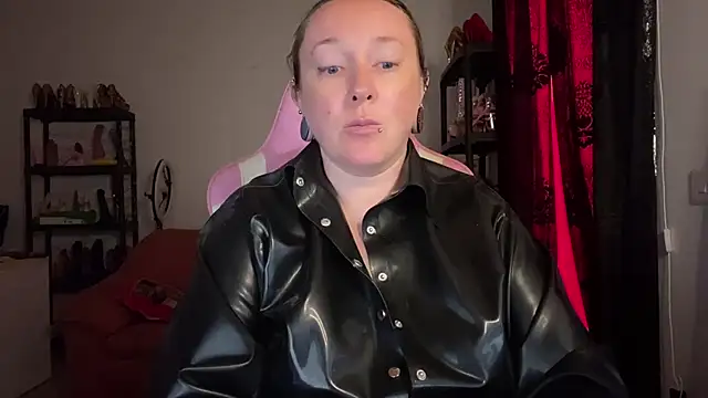 kisicaxx online show from July 17, 2026, 3:31 pm