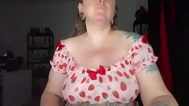 kisicaxx online show from July 10, 2026, 3:50 am