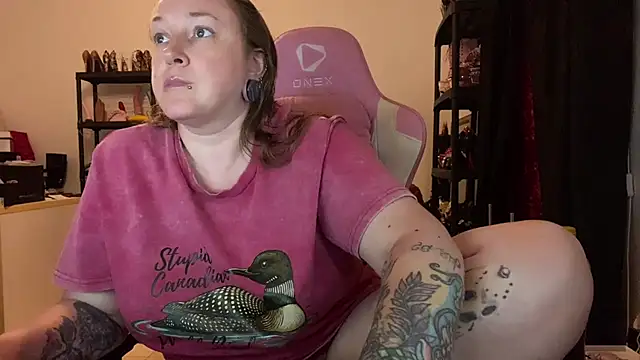 kisicaxx online show from July 7, 2026, 7:28 pm