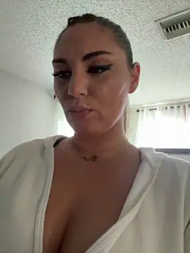 lovely beast online show from September 16, 2025, 4:08 pm