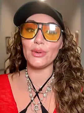 lovely beast online show from February 25, 2026, 10:20 pm