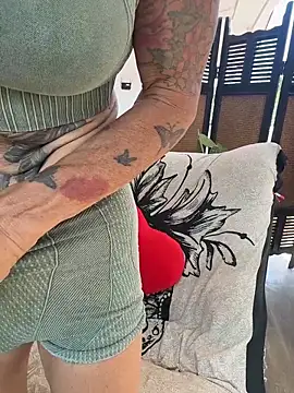 mommyselenafit  online show from March 25, 2026, 6:13 am