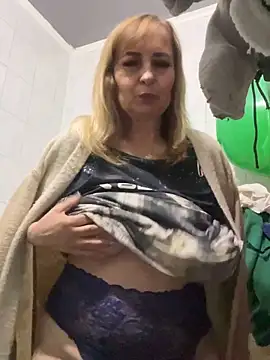 Irina2909xh online show from April 6, 2026, 11:28 pm