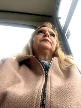 Irina2909xh online show from November 12, 2025, 12:20 pm