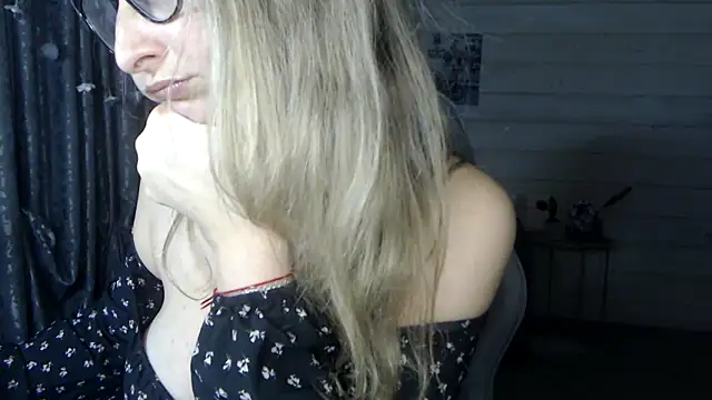 RubiLakros online show from November 27, 2025, 8:53 pm