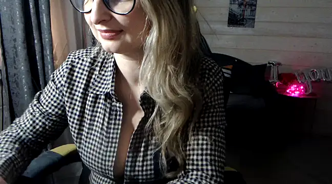 Snapshot of RubiLakros chatting on February 21, 2025, 7:43 pm RubiLakros online show from February 21, 2025, 7:43 pm