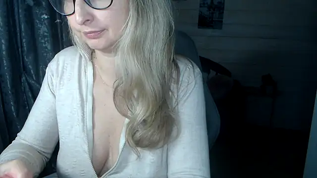 Snapshot of RubiLakros chatting on October 7, 2025, 11:00 am RubiLakros online show from October 7, 2025, 11:00 am