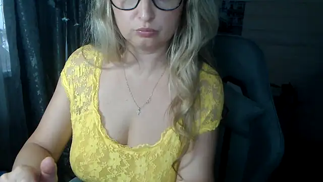 Snapshot of RubiLakros chatting on October 22, 2025, 1:21 pm RubiLakros online show from October 22, 2025, 1:21 pm