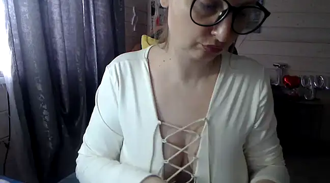 Snapshot of RubiLakros chatting on March 10, 2025, 7:44 am RubiLakros online show from March 10, 2025, 7:44 am