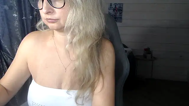 Snapshot of RubiLakros chatting on September 10, 2025, 10:25 am RubiLakros online show from September 10, 2025, 10:25 am