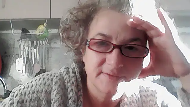 Snapshot of Sunnylarrah chatting on September 22, 2025, 5:02 am Sunnylarrah online show from September 22, 2025, 5:02 am